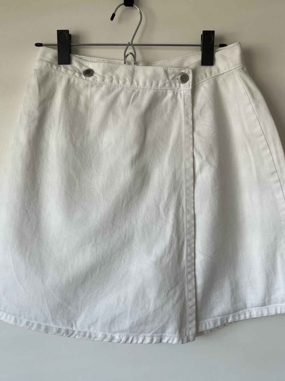 Vintage Billblass White Button-Accent Wrap Skort